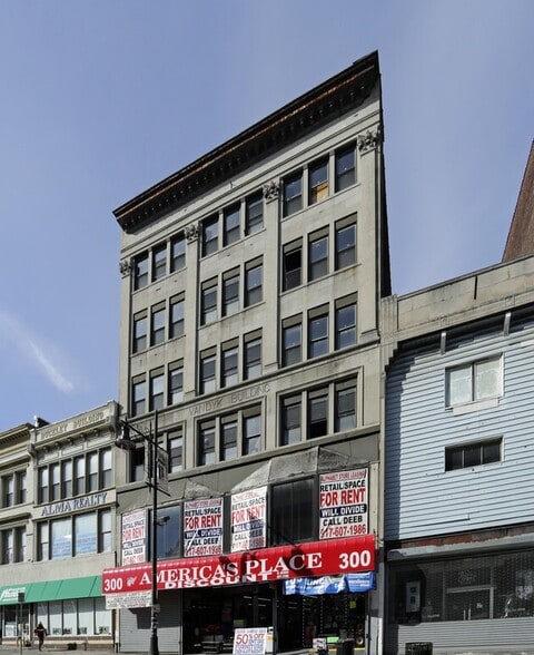 300 Main St, Paterson, NJ à vendre - Photo de l’immeuble – Image 3 sur 19
