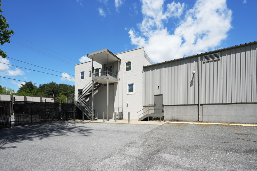 7757 Woodbine Rd, Woodbine, MD à louer - Photo de l’immeuble – Image 2 sur 13