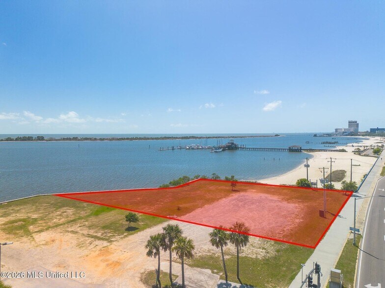 315 Beach Blvd, Biloxi, MS à vendre - Photo de l’immeuble – Image 2 sur 23
