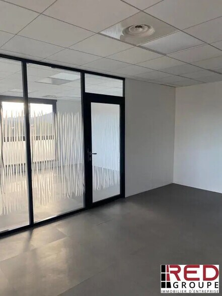 Bureau dans Aubagne à louer - Photo de l’immeuble – Image 1 sur 5