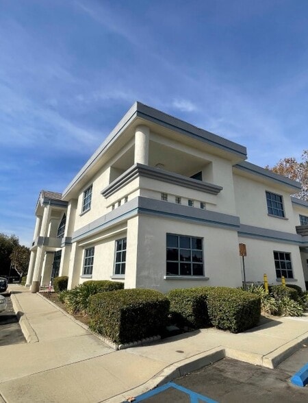 10718 Civic Center Dr, Rancho Cucamonga, CA à vendre - Photo de l’immeuble – Image 2 sur 4