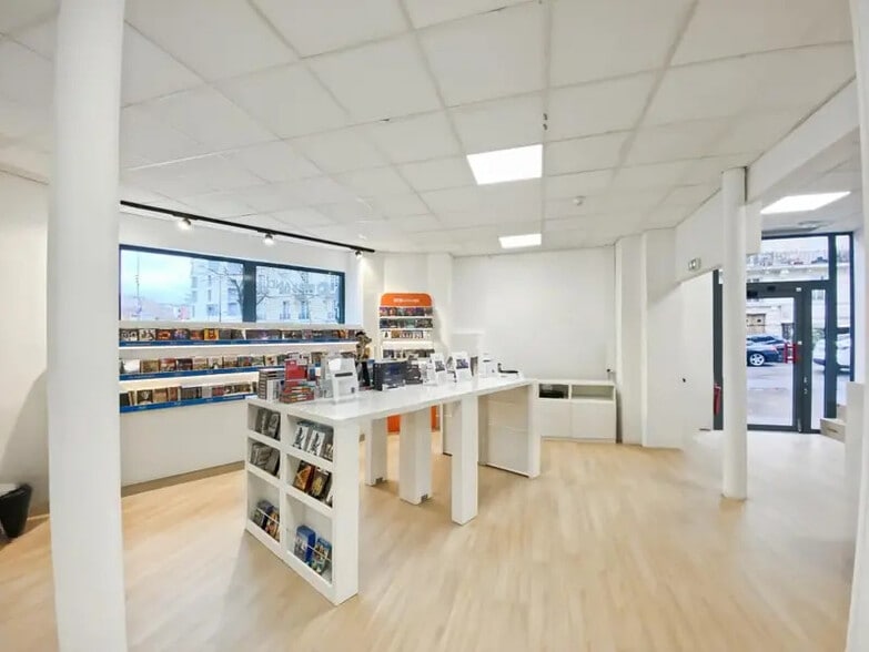 Local commercial dans Paris à louer - Photo de l’immeuble – Image 2 sur 6