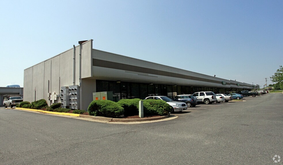 3035-3099 PS Business Center Dr, Woodbridge, VA à louer - Photo principale – Image 2 sur 4
