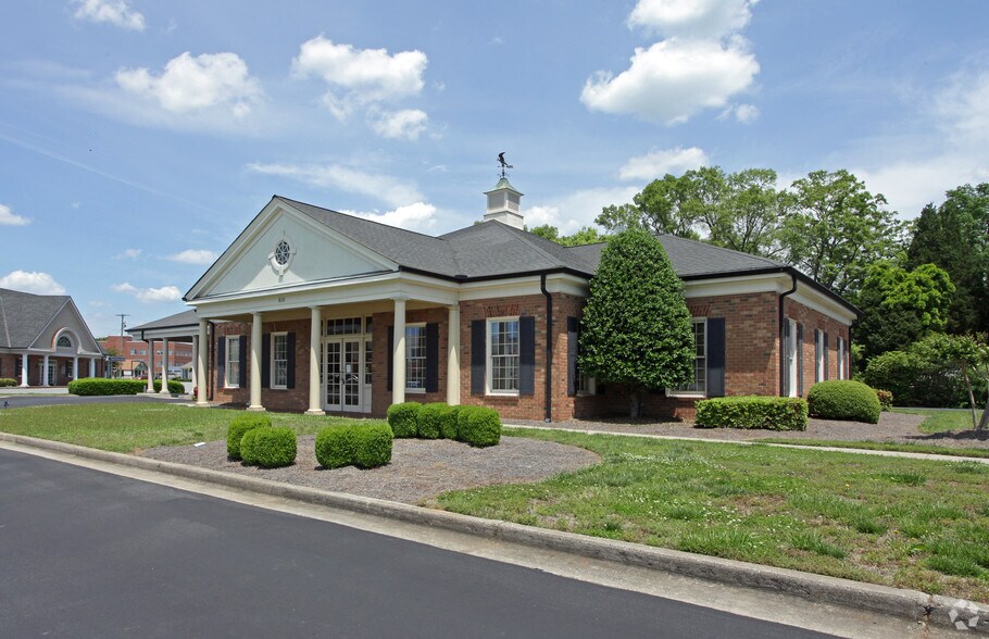 818 N Church St N, Concord, NC à vendre - Photo principale – Image 1 sur 5