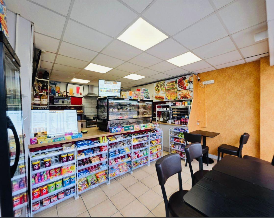 21 Rayleigh Rd, Leigh On Sea, ESS SS9 5UU - Lot 21 - - Photo intérieure - Image 1 of 4