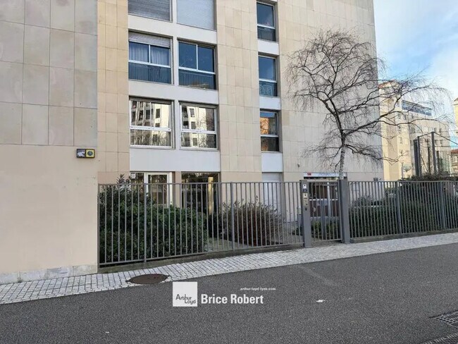 Plus de détails pour 168 Boulevard De La Croix-Rousse, Lyon - Bureau à louer
