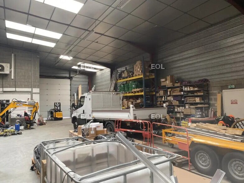 Local d’activités dans Chassieu à louer - Photo de l’immeuble – Image 3 sur 10