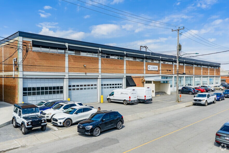 5745 Rue Paré, Mt Royal, QC à louer - Photo de l’immeuble – Image 2 sur 4