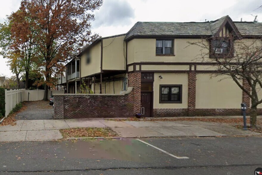 247-38 Jericho Turnpike, Floral Park, NY à louer - Photo de l’immeuble – Image 2 sur 3