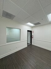 21110-21132 Vanowen St, Woodland Hills, CA à louer Photo de l’immeuble– Image 1 sur 7