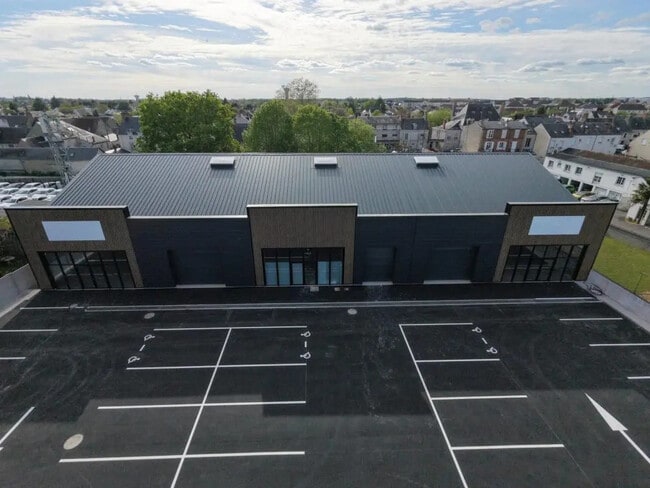 Plus de détails pour Local d'activités à louer