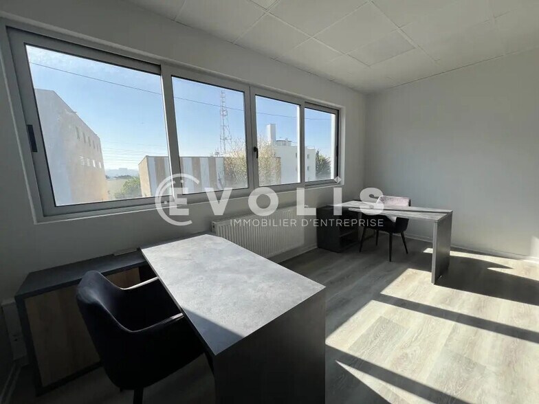 Bureau dans Neuilly-sur-Marne à louer - Photo de l’immeuble – Image 3 sur 8