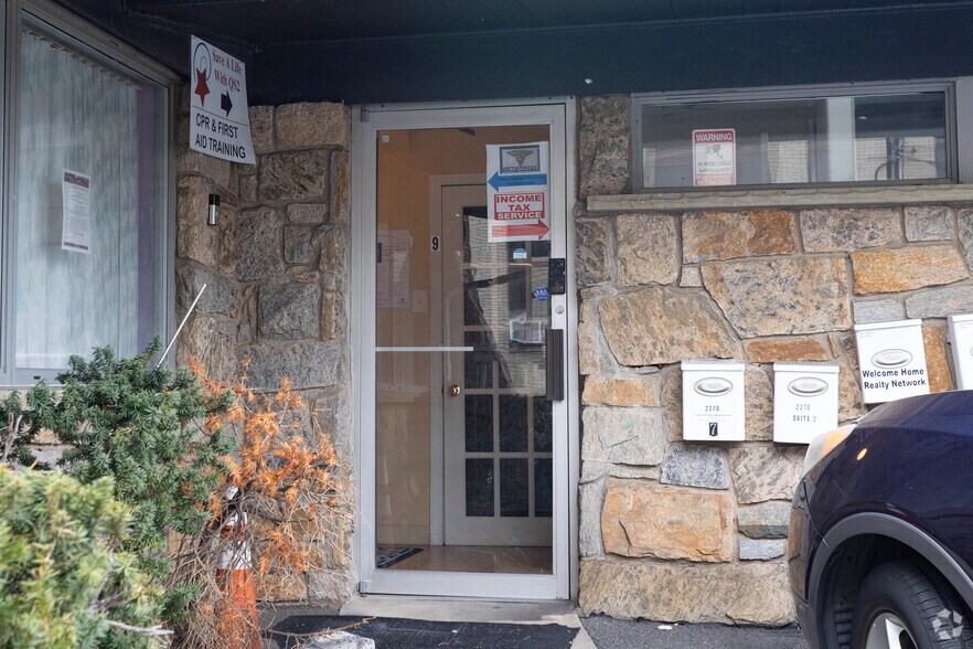 2270 Grand Ave, Baldwin, NY à vendre - Photo de l’immeuble – Image 3 sur 5