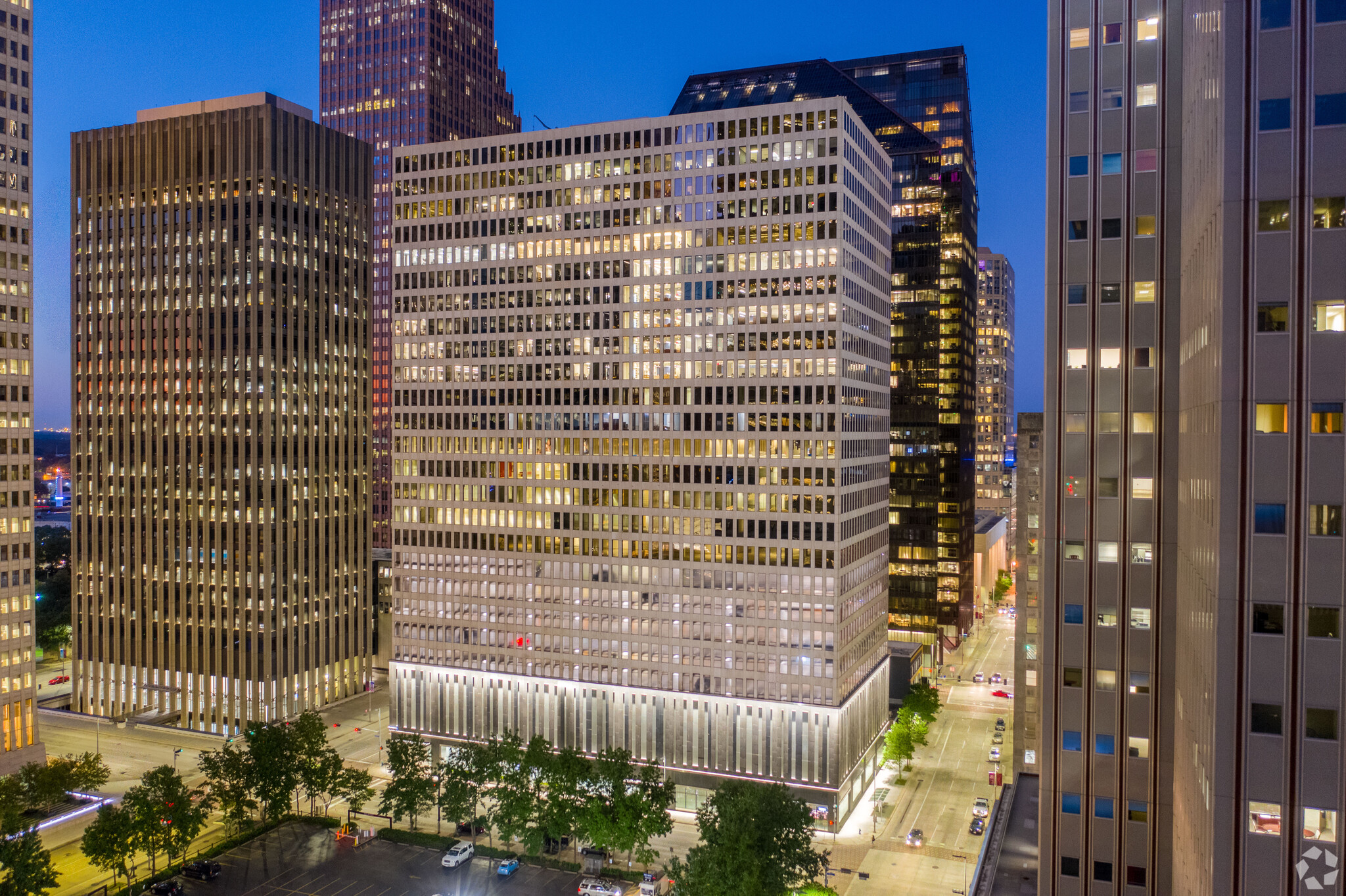 811 Louisiana St, Houston, TX à louer Photo de l’immeuble– Image 1 sur 8