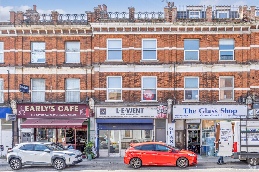 227 Cricklewood Broadway, Londres à louer - Photo principale – Image 1 sur 2