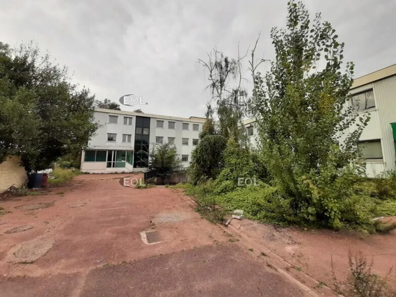 Local d’activités dans Saint-Maur-des-Fossés à louer - Photo de l’immeuble – Image 3 sur 12