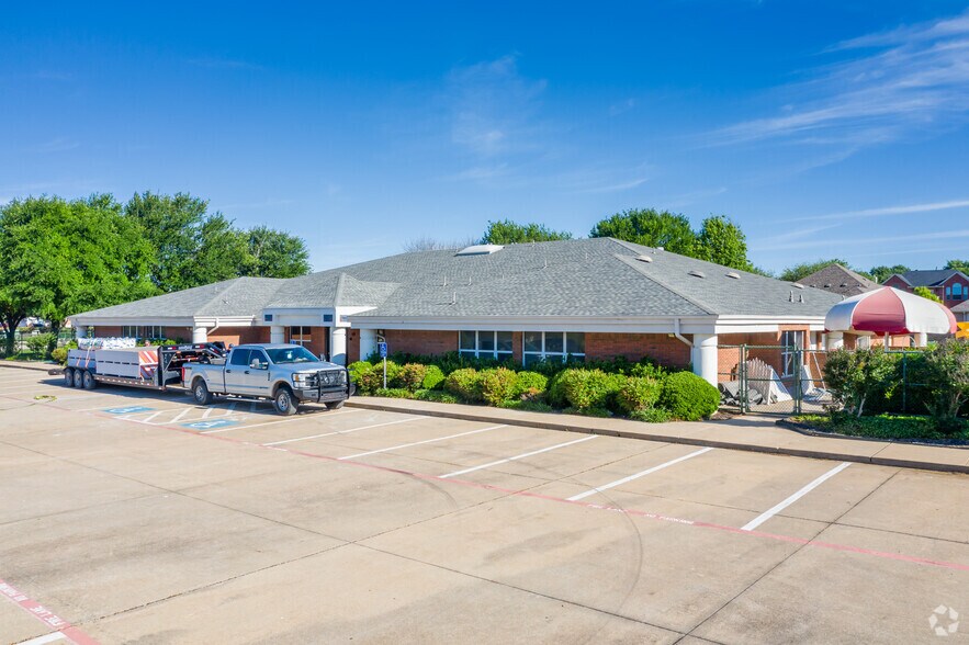 210 N Alma Rd, Allen, TX à louer - Photo de l’immeuble – Image 2 sur 4