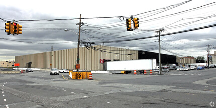 7001 Anpesil Dr, North Bergen, NJ à louer Photo de l’immeuble– Image 1 sur 1
