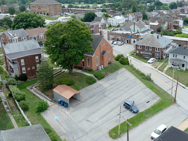 152 N Main St, Spring Grove, PA à louer - Photo de l’immeuble – Image 2 sur 9