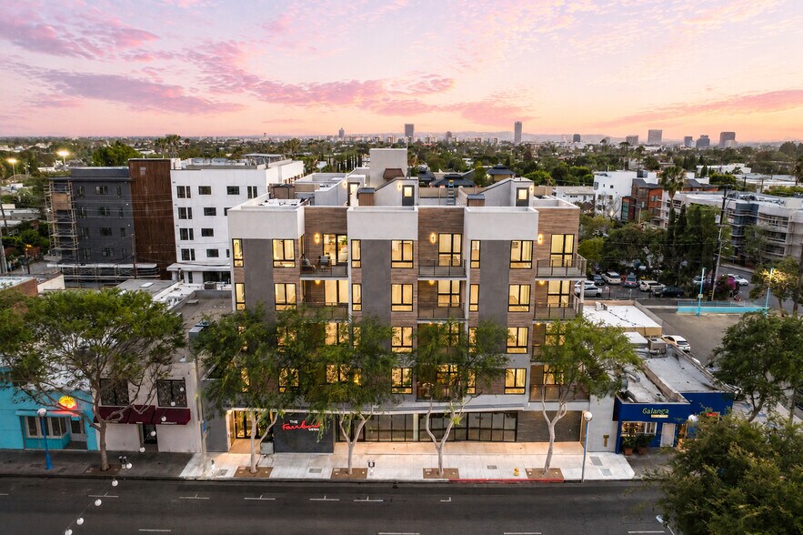 7428 Santa Monica Blvd, West Hollywood, CA à louer - Photo de l’immeuble – Image 1 sur 14