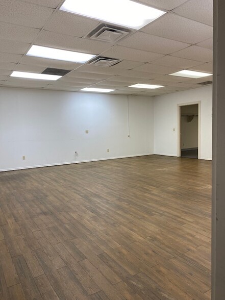 3222 Bart Conner Dr, Norman, OK à louer - Photo de l’immeuble – Image 3 sur 17