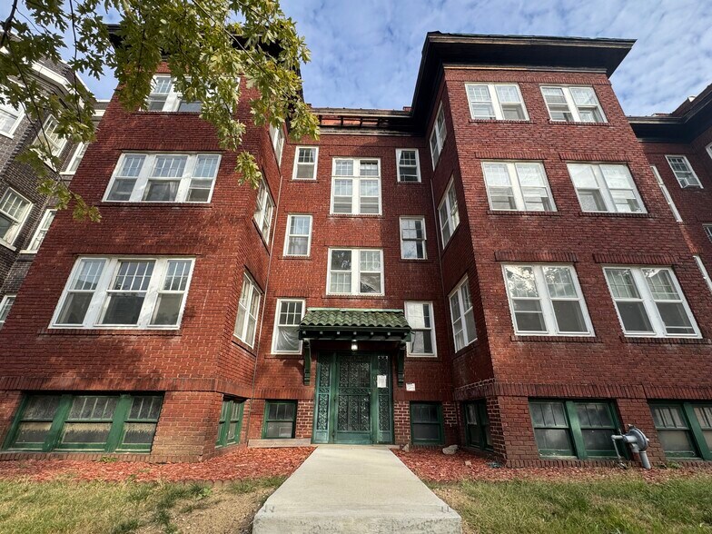 27-unit Springfield Opportunity portefeuille de 3 biens à vendre sur LoopNet.fr - Photo de l’immeuble – Image 3 sur 14