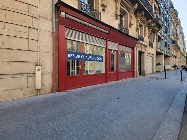 Plus de détails pour Local commercial à vendre