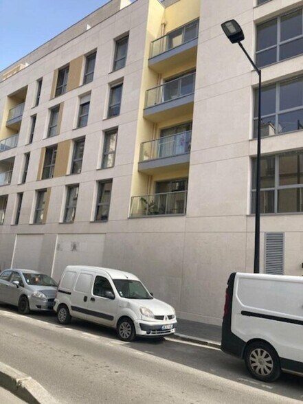 Local commercial dans Aubervilliers à louer - Photo de l’immeuble – Image 2 sur 9