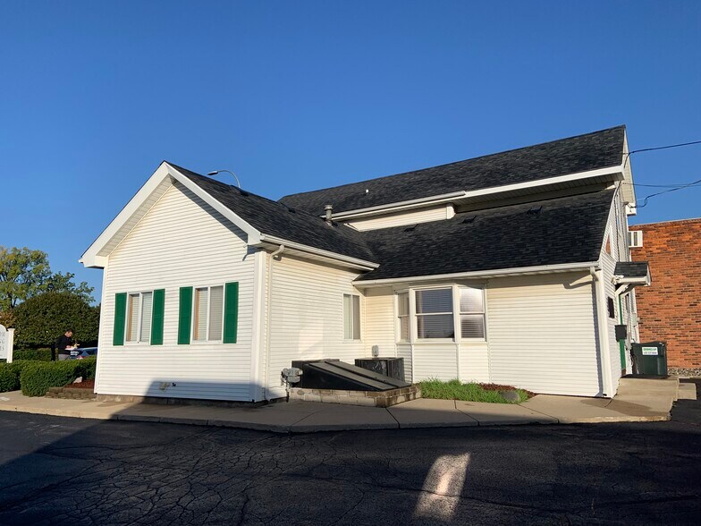 410 W Grand River Ave, Brighton, MI à louer - Photo de l’immeuble – Image 3 sur 5