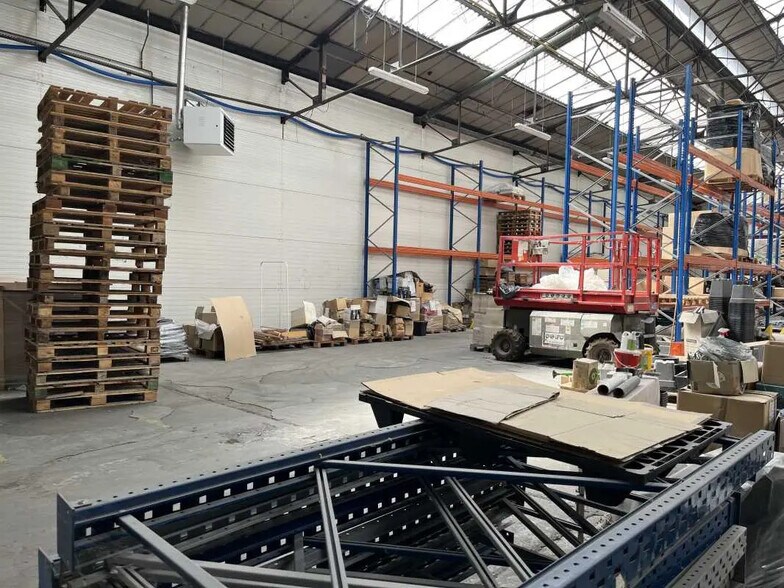 Local d’activités dans Montataire à louer - Photo intérieure – Image 2 sur 5