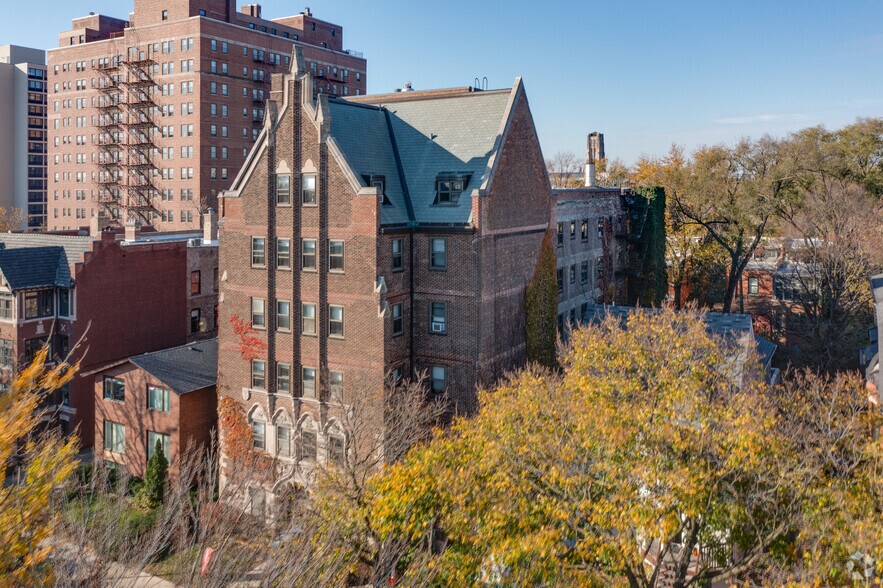 5748 S Blackstone Ave, Chicago, IL à vendre - Photo de l’immeuble – Image 2 sur 33