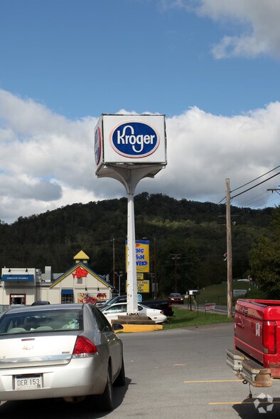 1125-1129 State St, Gassaway, WV à louer - Photo de l’immeuble – Image 3 sur 3