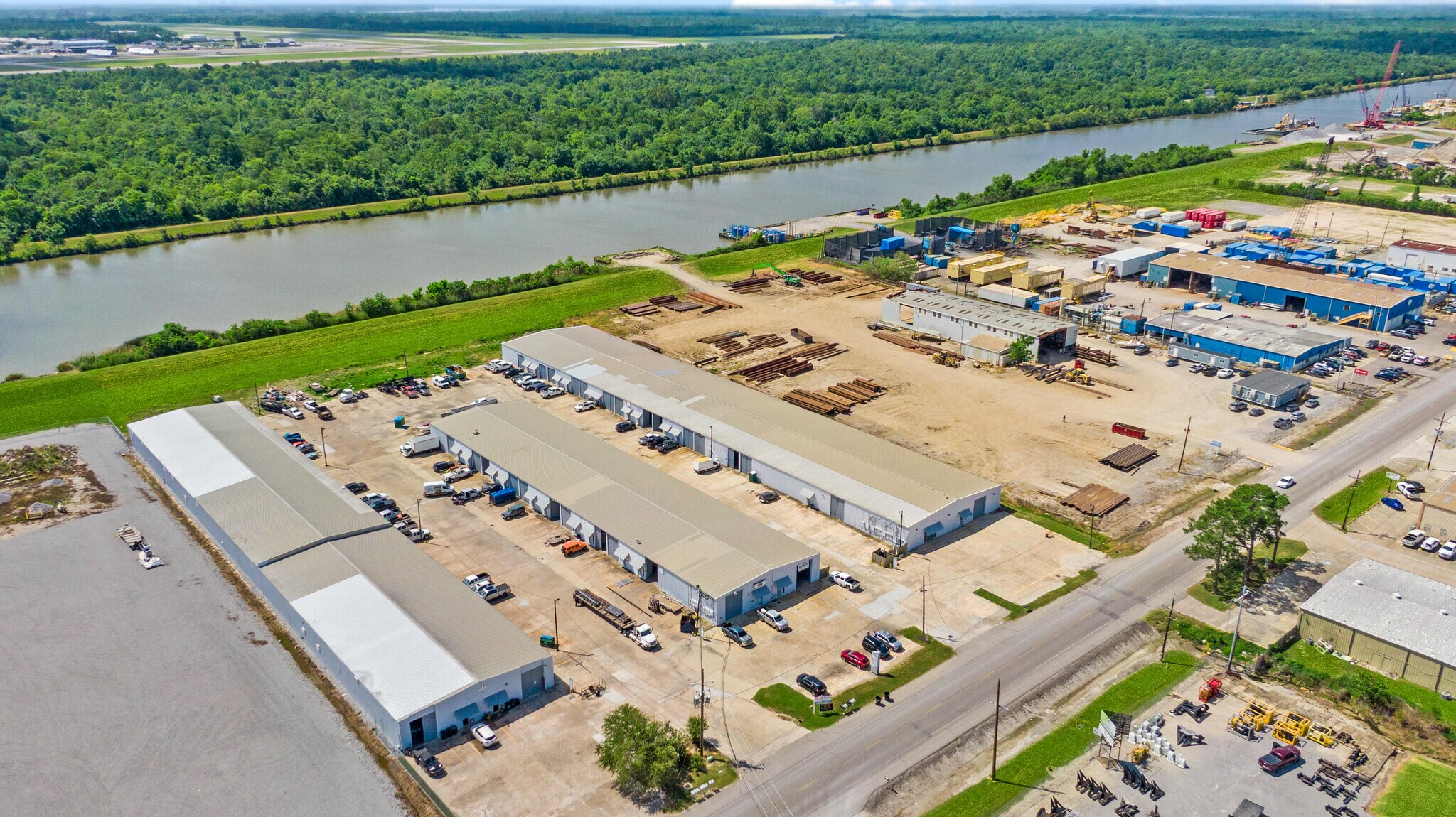 2211 - 2217 Engineers Rd, Belle Chasse, LA à vendre Photo de l’immeuble– Image 1 sur 5