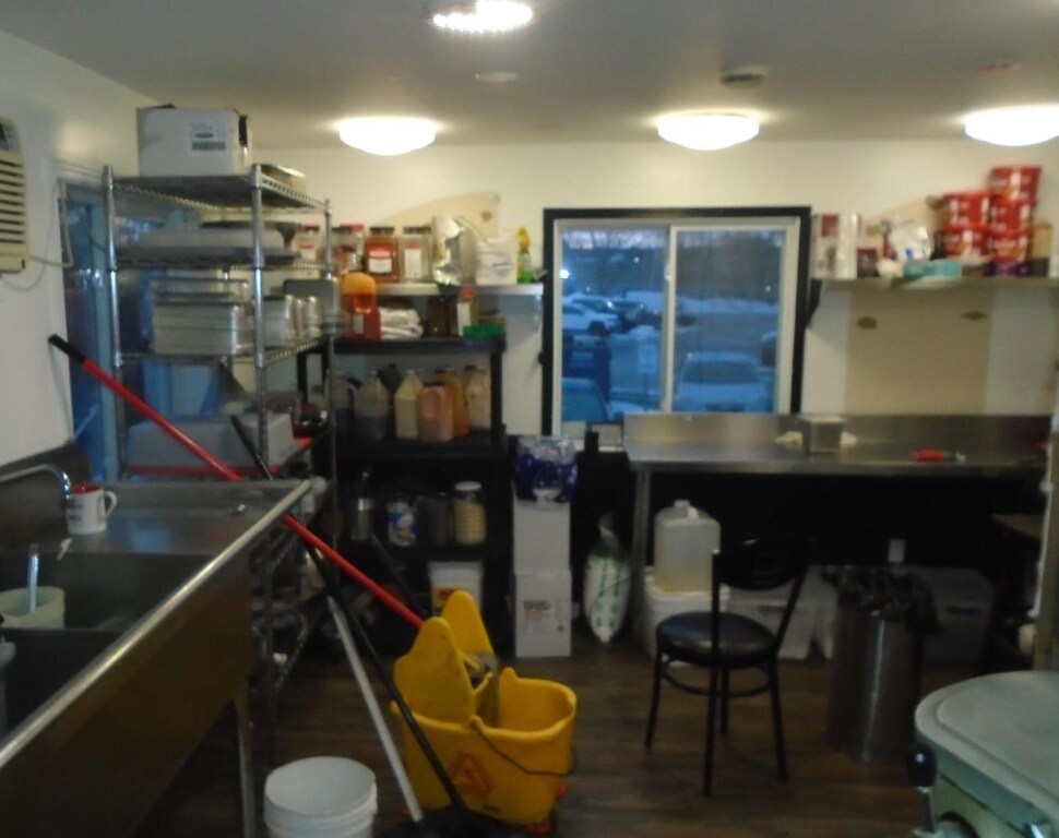 910-912 St Laurent Blvd, Ottawa, ON à vendre Photo intérieure– Image 1 sur 10