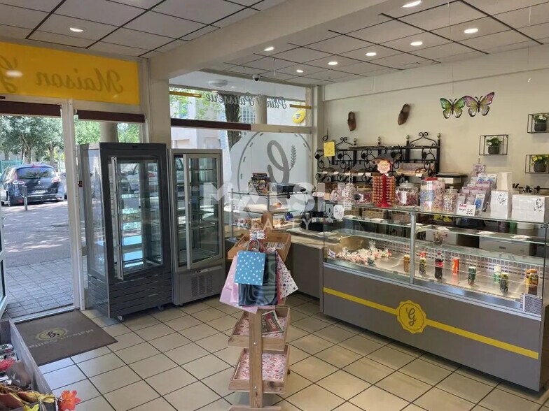 Local commercial dans Villette-de-Vienne à louer - Photo de l’immeuble – Image 1 sur 3