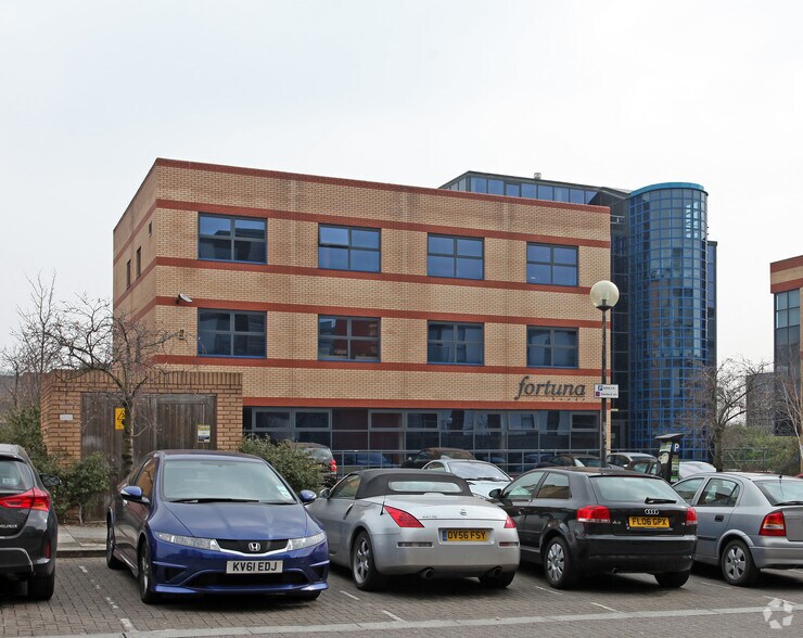 651 South Fifth St, Milton Keynes à louer - Photo de l’immeuble – Image 2 sur 2