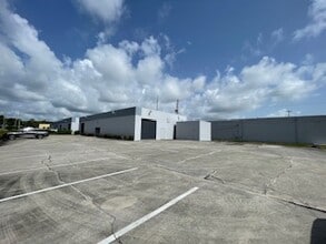 1243 W 52nd St, Mangonia Park, FL à louer Photo de l’immeuble– Image 2 sur 16