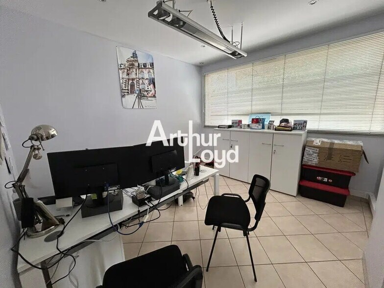 Bureau dans Puget-sur-Argens à louer - Photo de l’immeuble – Image 1 sur 13