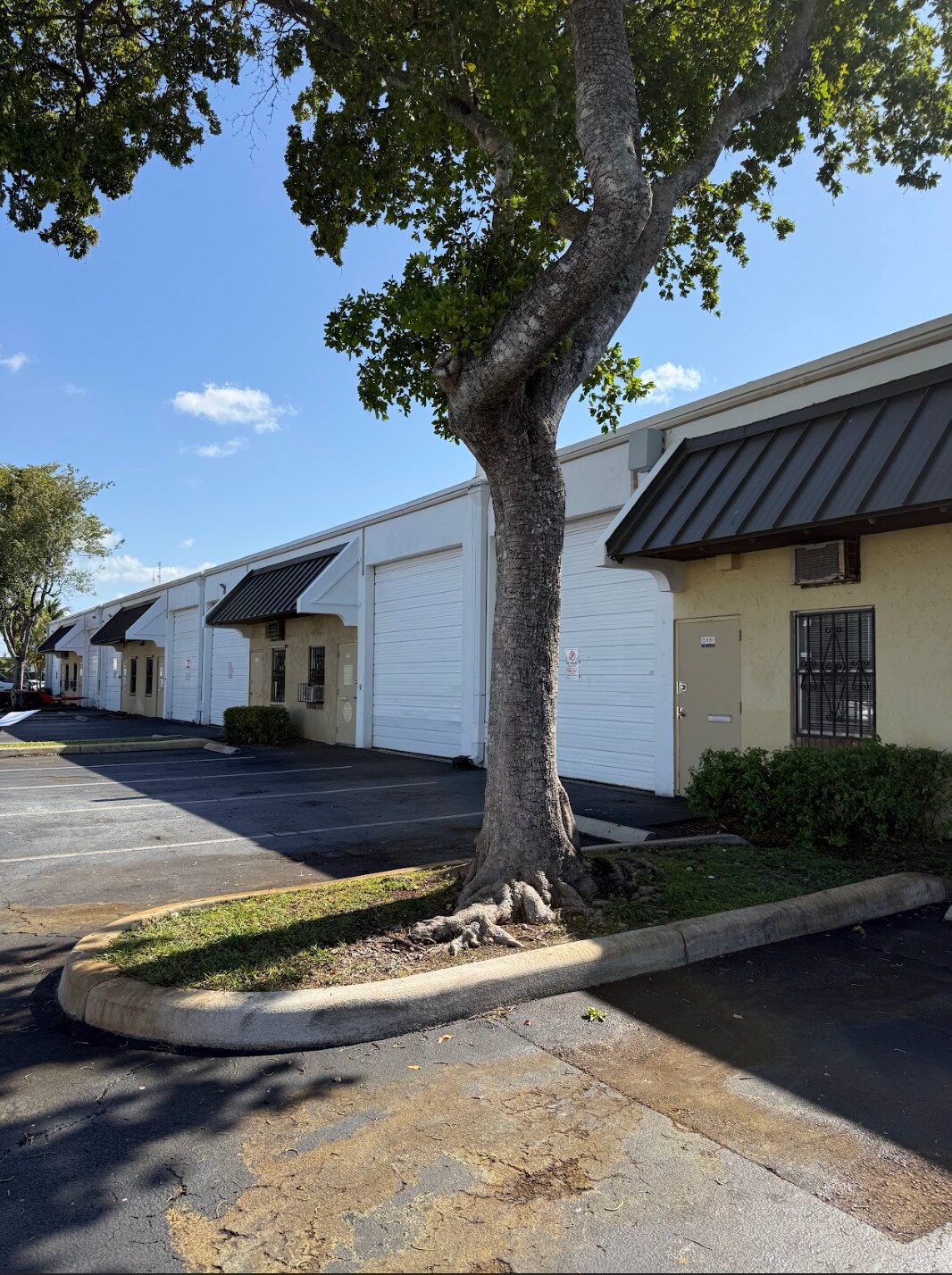 2101-2251 SW 59th Ave, West Park, FL à louer Photo de l’immeuble– Image 1 sur 4