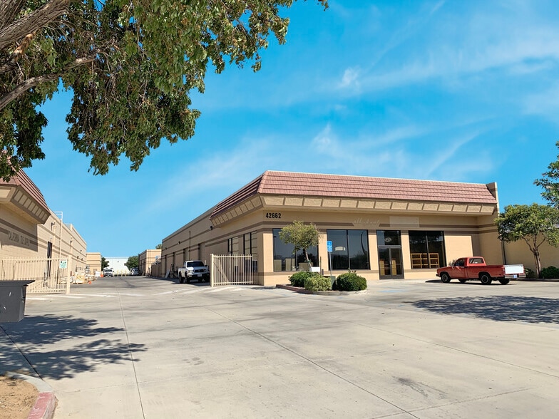 42662 10th St, Lancaster, CA à vendre - Photo principale – Image 1 sur 3