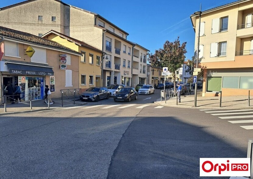 Local commercial dans Mions à louer - Photo de l’immeuble – Image 3 sur 7