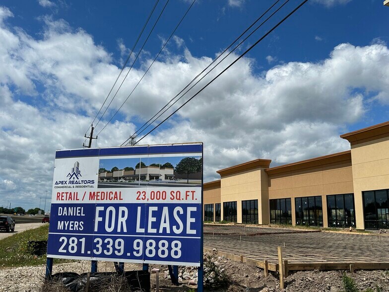25414 Northwest Fwy, Cypress, TX à louer - Photo de l’immeuble – Image 1 sur 17