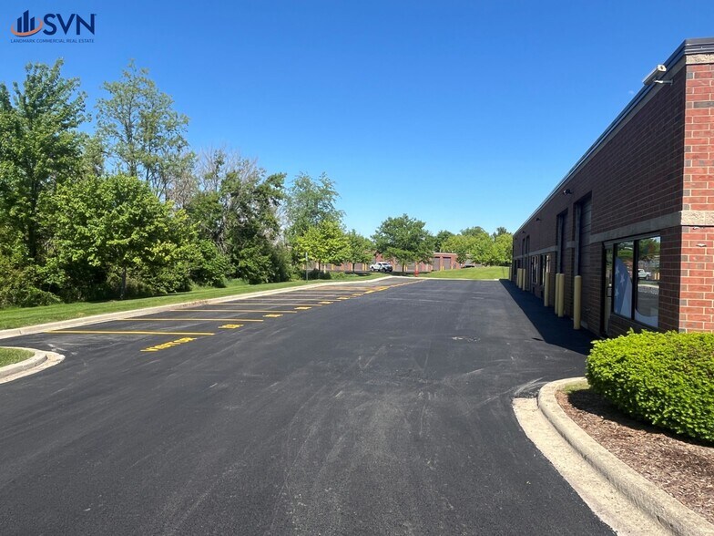 707 Colomba Ct, St Charles, IL à louer - Photo de l’immeuble – Image 3 sur 7
