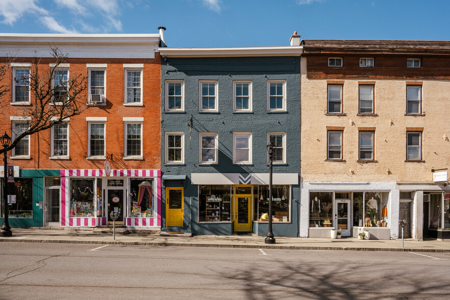 705 Warren St, Hudson, NY à vendre - Photo de l’immeuble – Image 1 sur 72