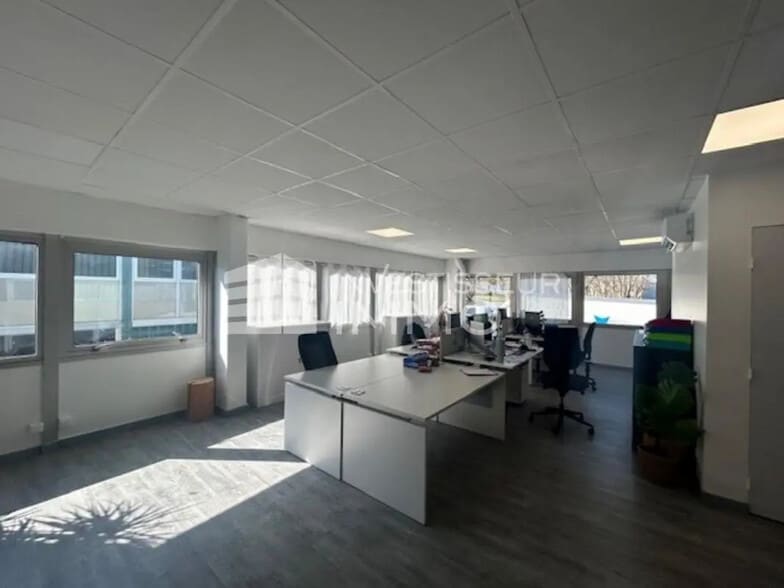 Bureau dans Torcy à louer - Photo intérieure – Image 3 sur 9