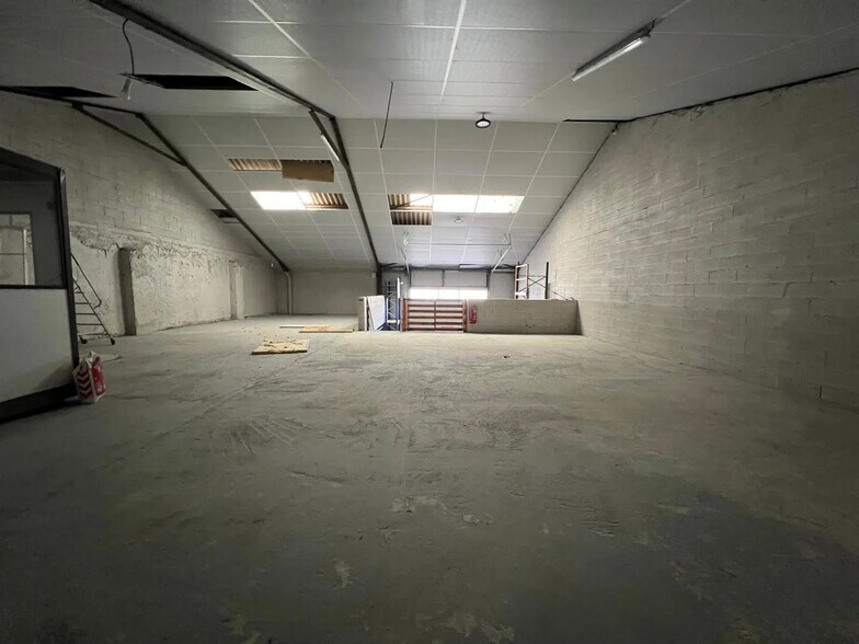 Local d’activités dans Moissy-Cramayel à louer - Photo de l’immeuble – Image 2 sur 9