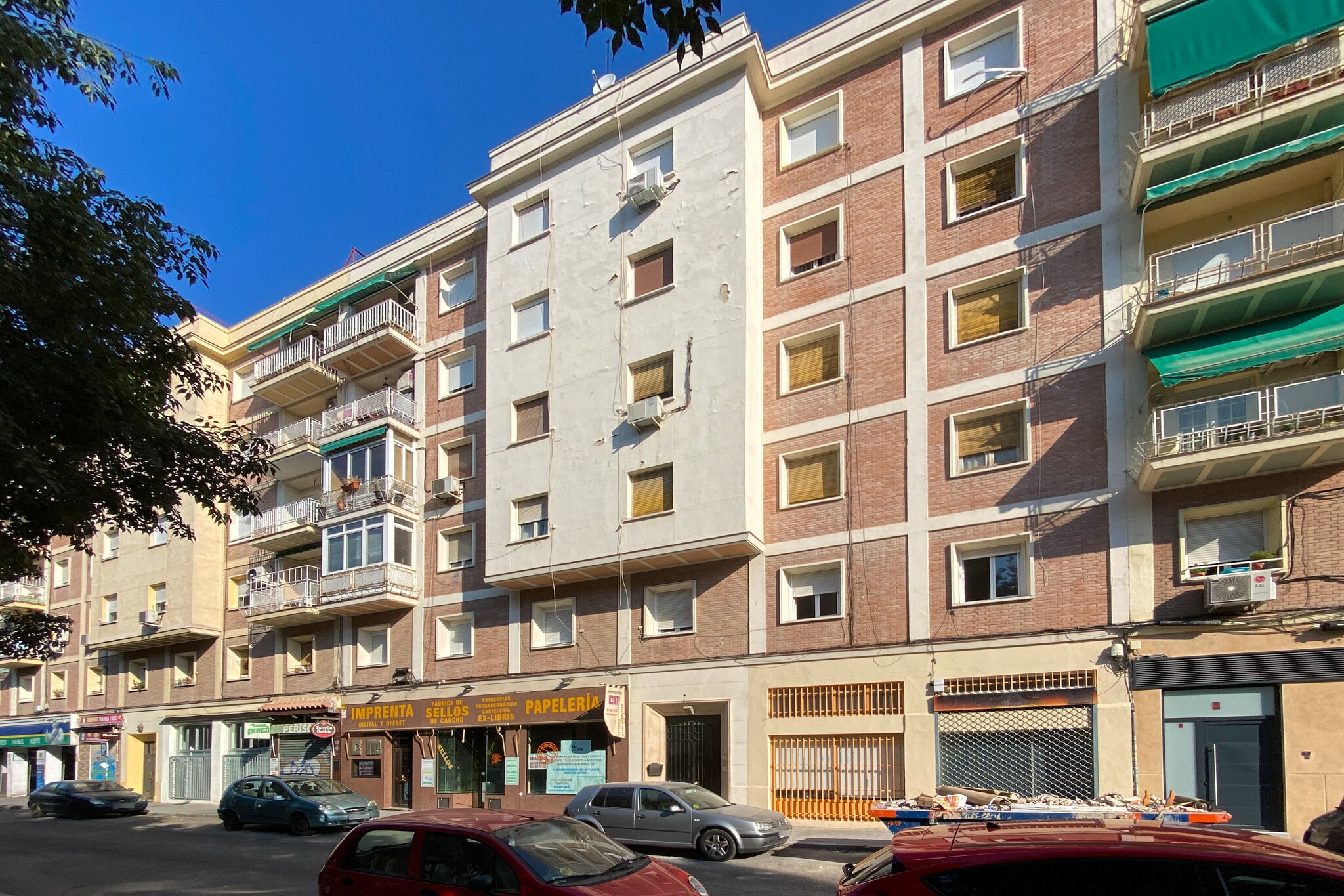 Calle de la Virgen de Nuria, Madrid, Madrid à louer Photo de la construction– Image 1 sur 2