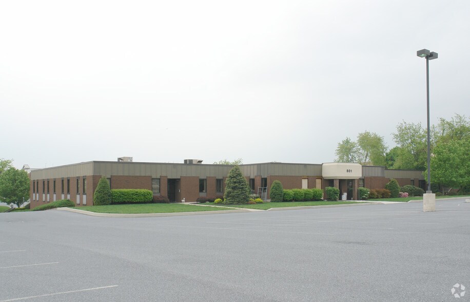 801 E Park Dr, Harrisburg, PA à louer - Photo de l’immeuble – Image 2 sur 4