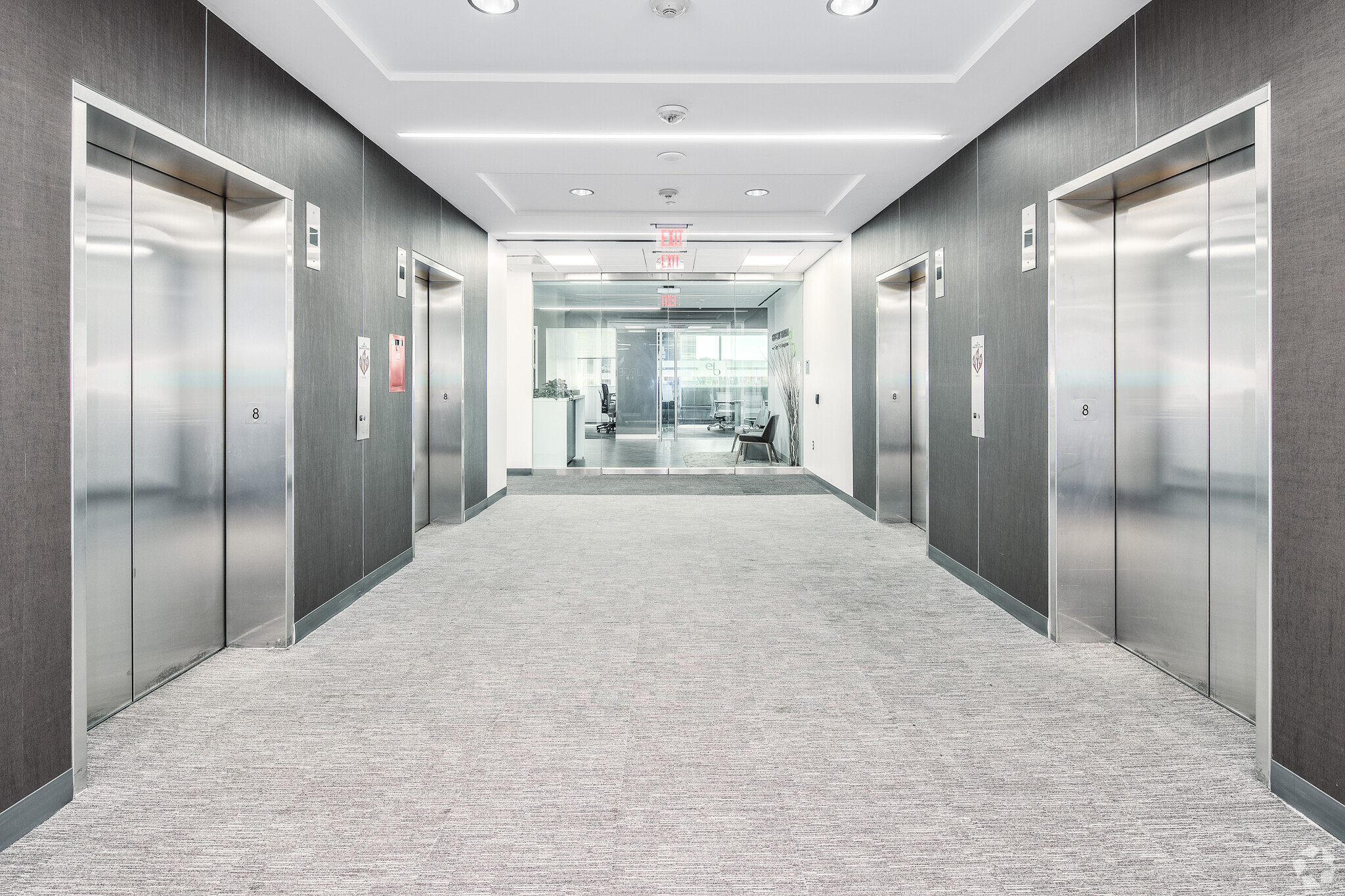 8609 Westwood Center Dr, Vienna, VA à louer Photo intérieure– Image 1 sur 6