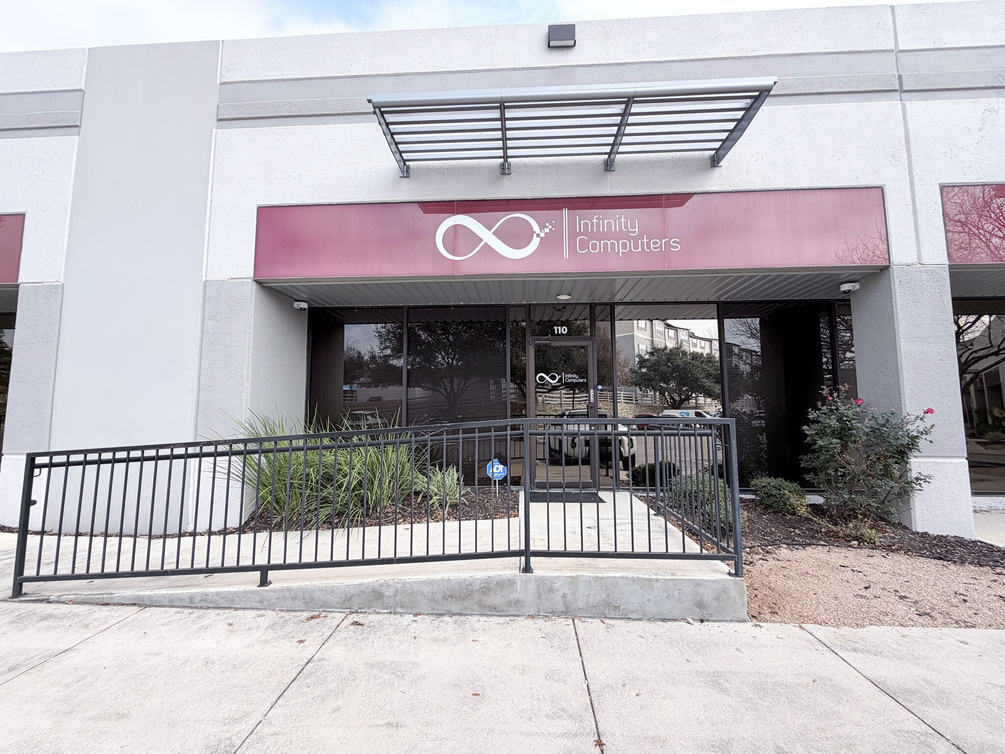 8666 Huebner Rd, San Antonio, TX à louer Photo de l’immeuble– Image 1 sur 8